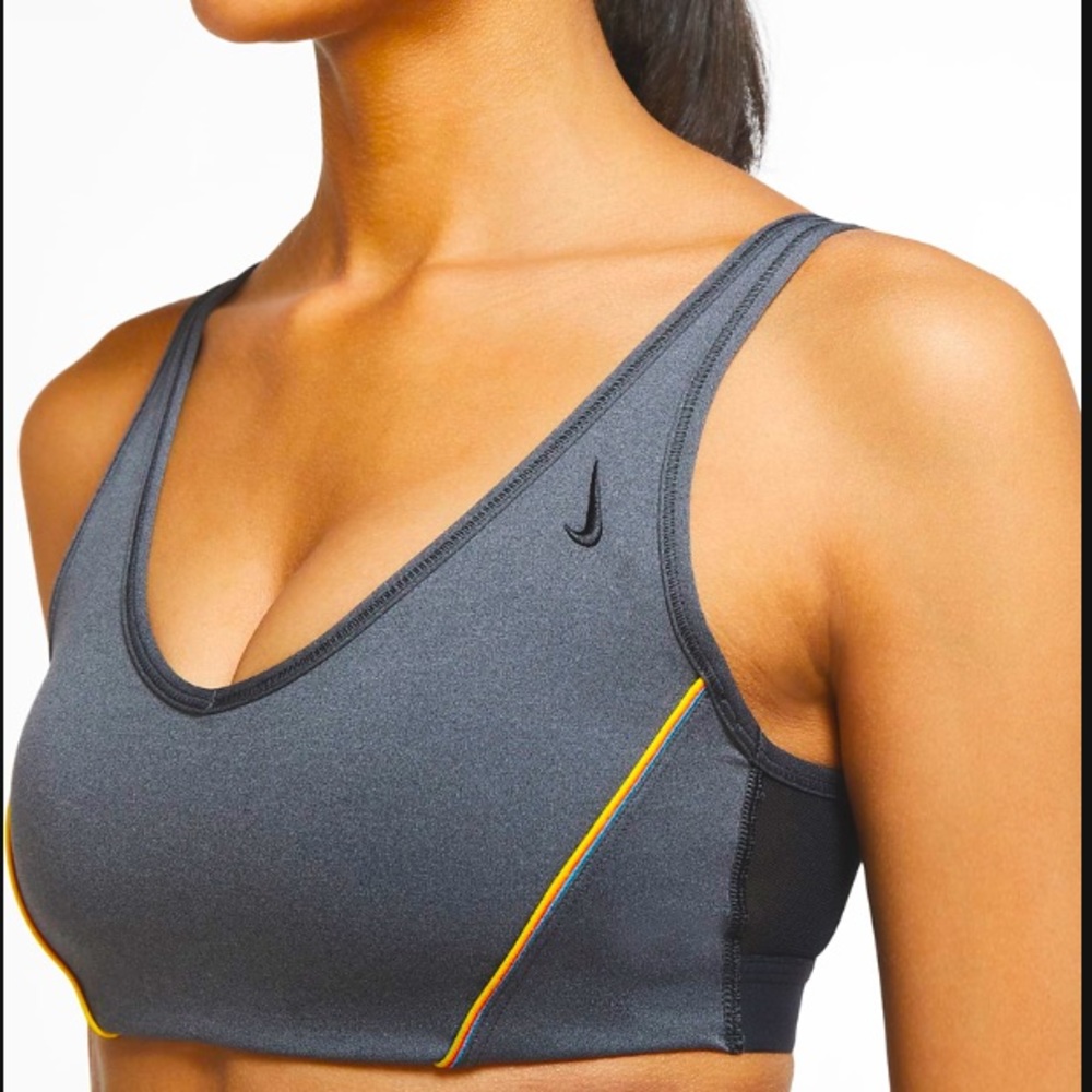 Nike Favorites V-Neck Sports Bra